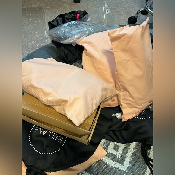 Big bag of wigs . Take ‘em all for 200 - Picture 1 of 2